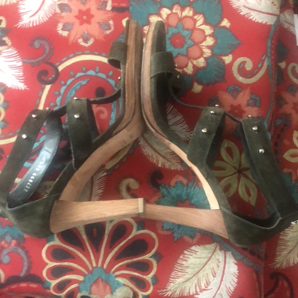 GUCCI  suede strappy sandals. 4 inch heel, in great condition. - Picture 2 of 4